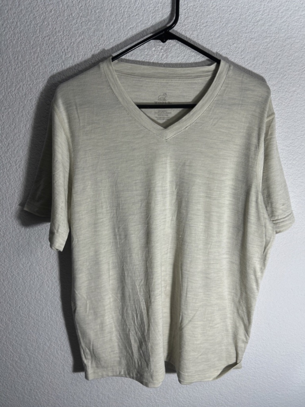 Woolx Ashton V Neck Beige t shirt Men's Large Merino Wool, Nylon, Spandex